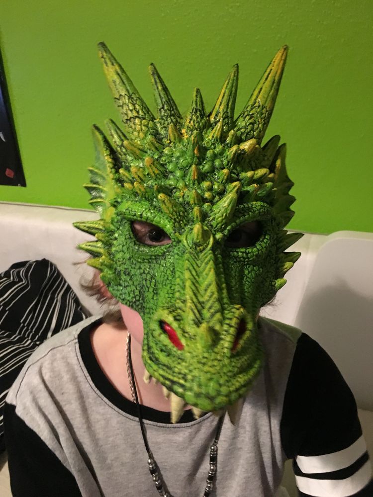 Lohikäärme Puolinaamari