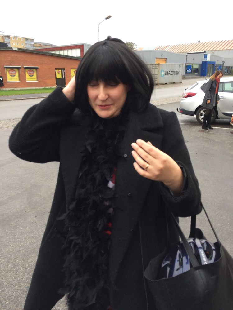 Elegantti Musta Lyhythiuksinen Peruukki