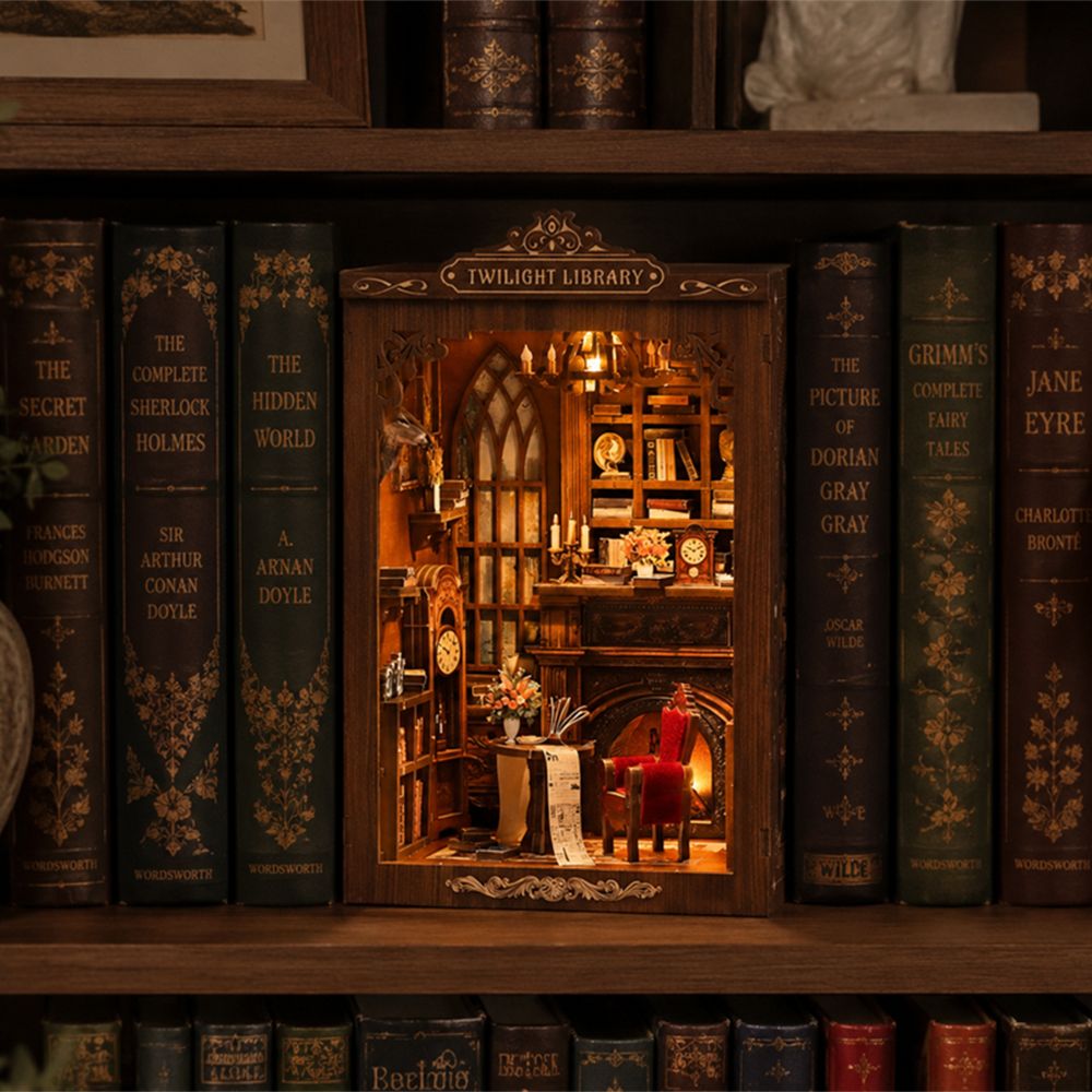 DIY Book Nook Twilight Library -kirjahyllynukkekoti