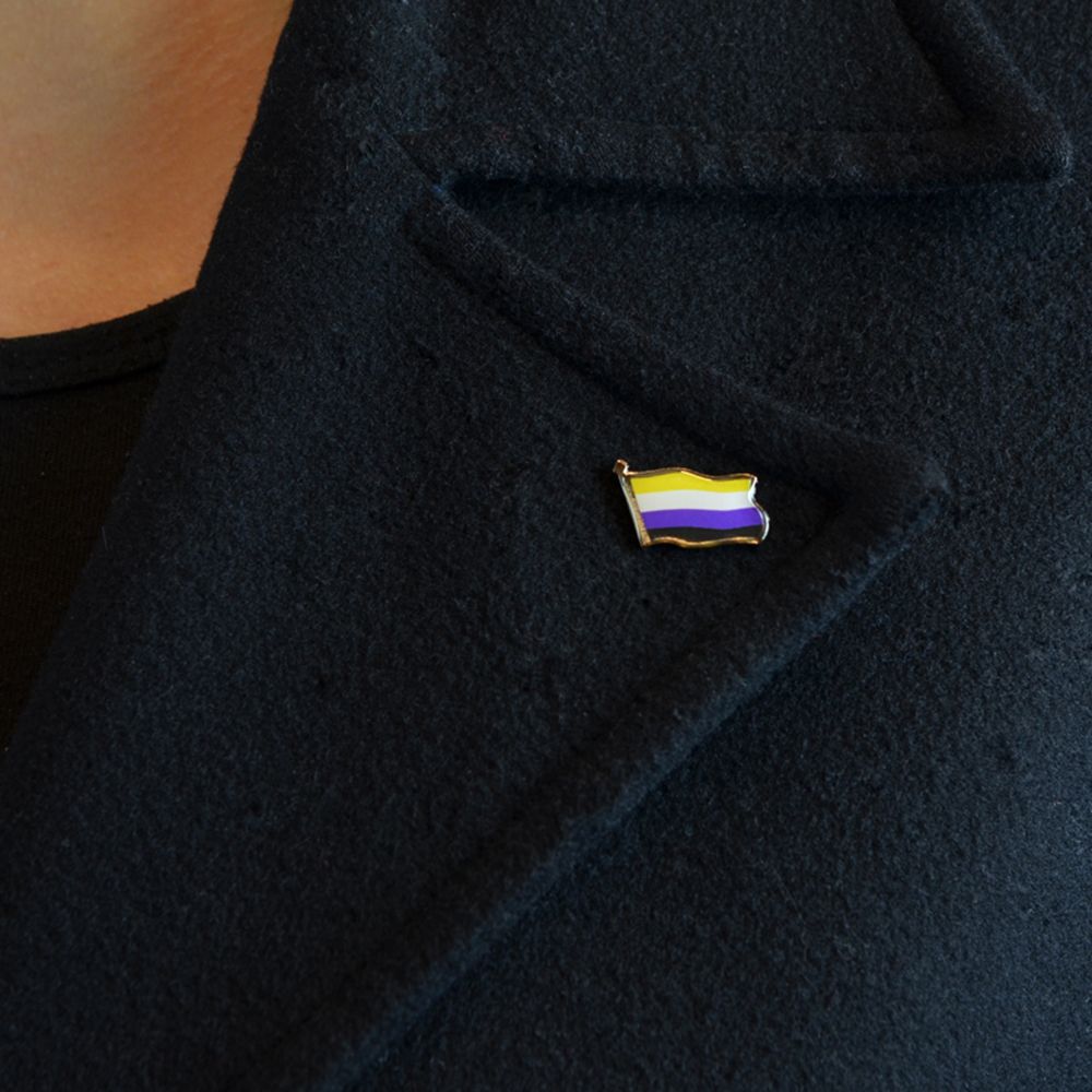Flaggpin Pride Ickebinär