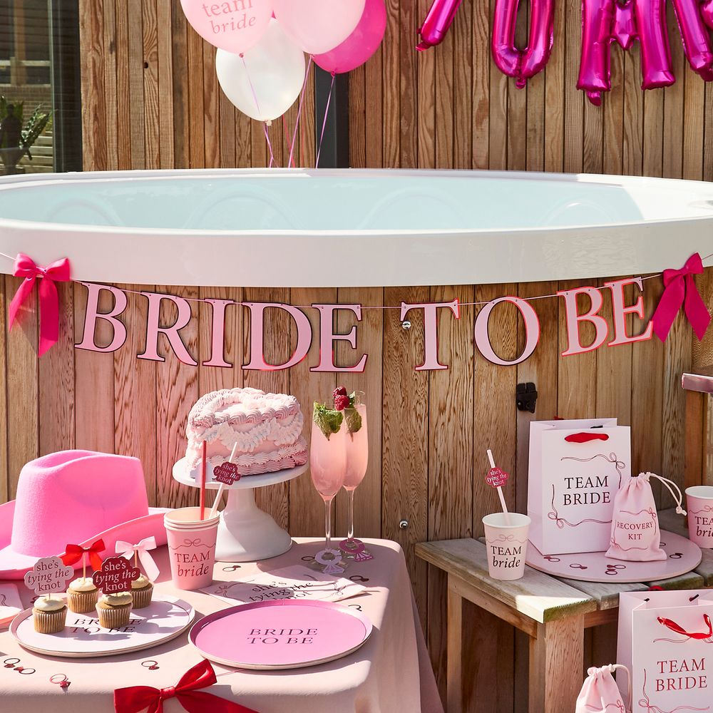Bride To Be -viirinauha Vaaleanpunainen Rusetit