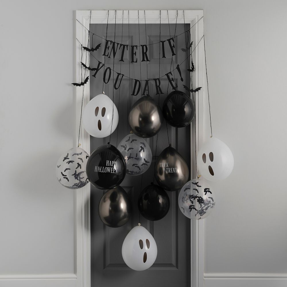 Girlander Enter If You Dare med Ballonger