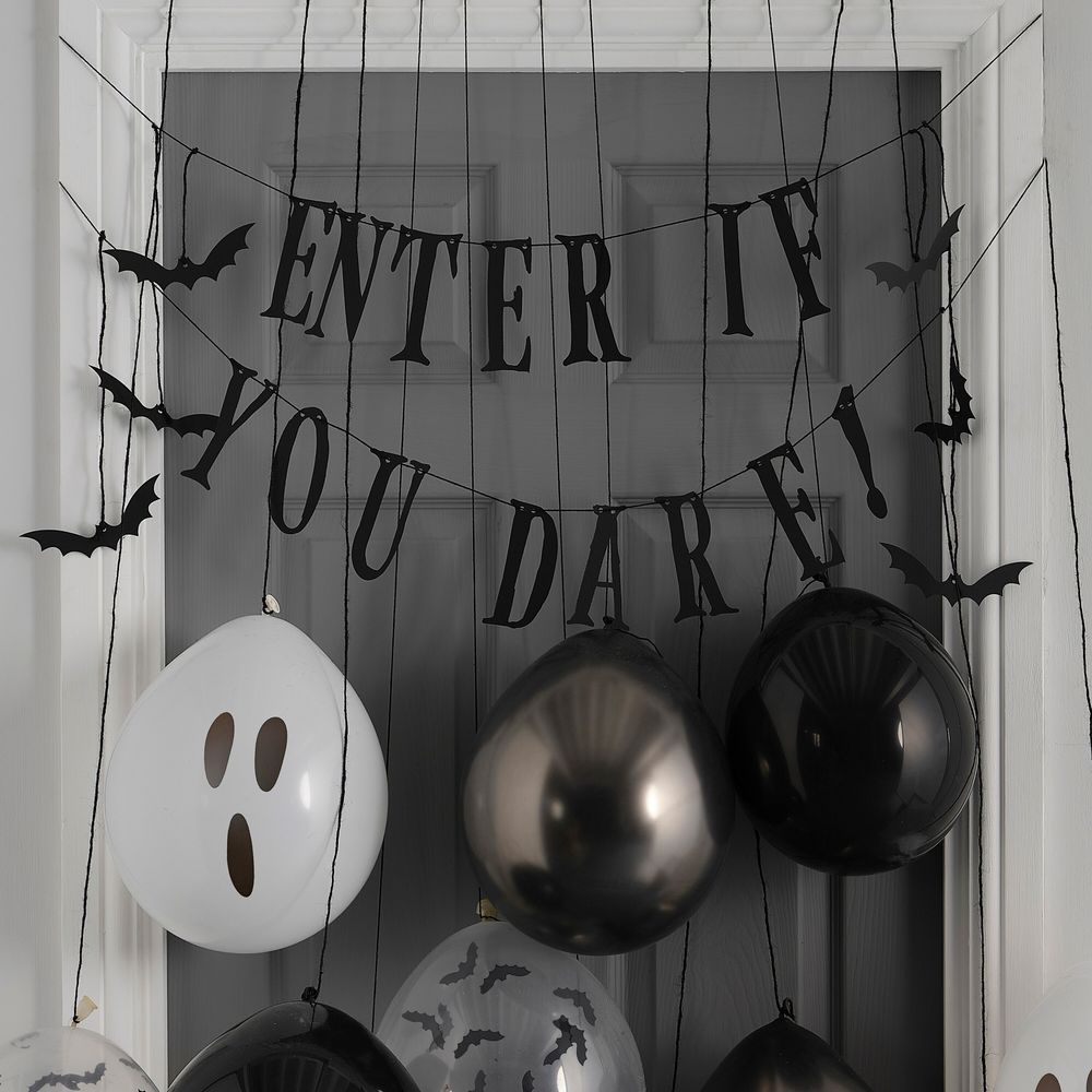 Girlander Enter If You Dare med Ballonger