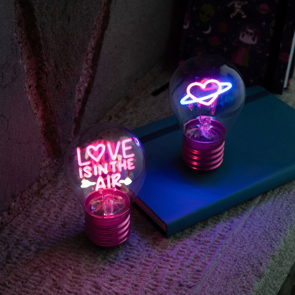 Bordlampe i lyspæreform Love is in the air