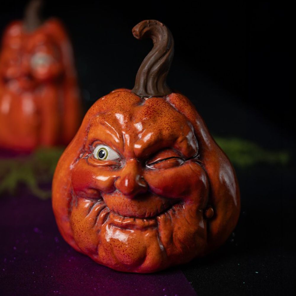 Halloweenkurpitsa Ilmeellä Pieni