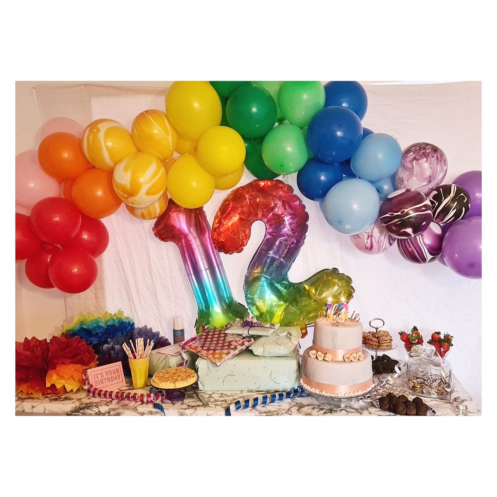 Ballonbue Rainbow Party