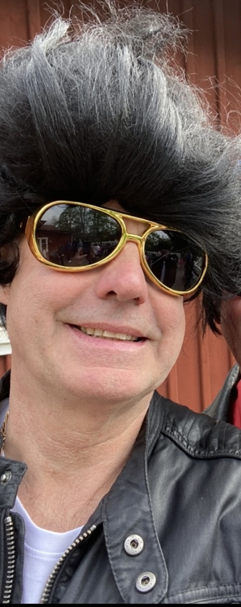Elvisperuk med Pannlock