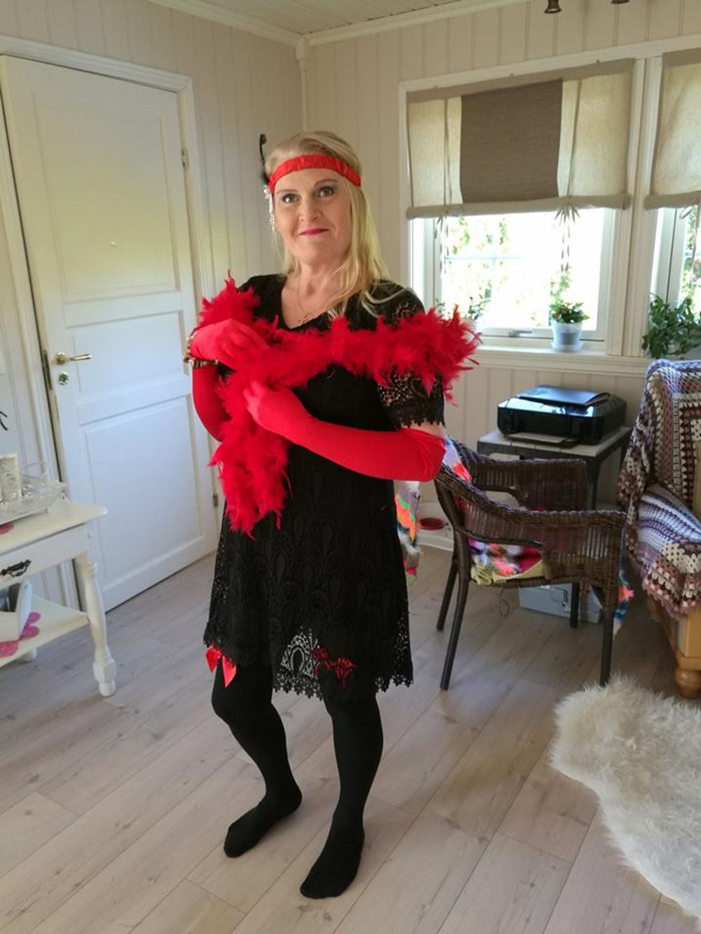 Flapper Pannband Röd med Fjäder
