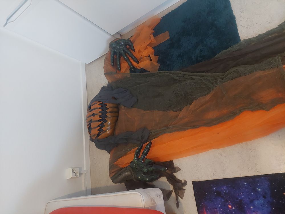 Giganttinen Roikkuva Kurpitsamonsteri Valolla
