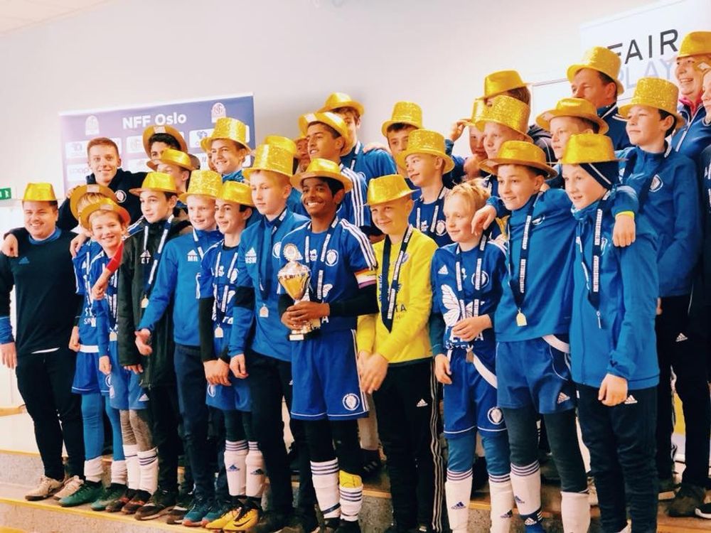 Glittrande Guld Hatt