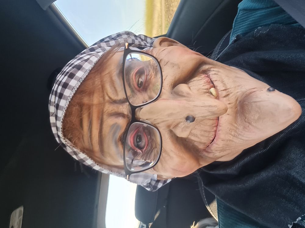 Häxa med Sjal Mask