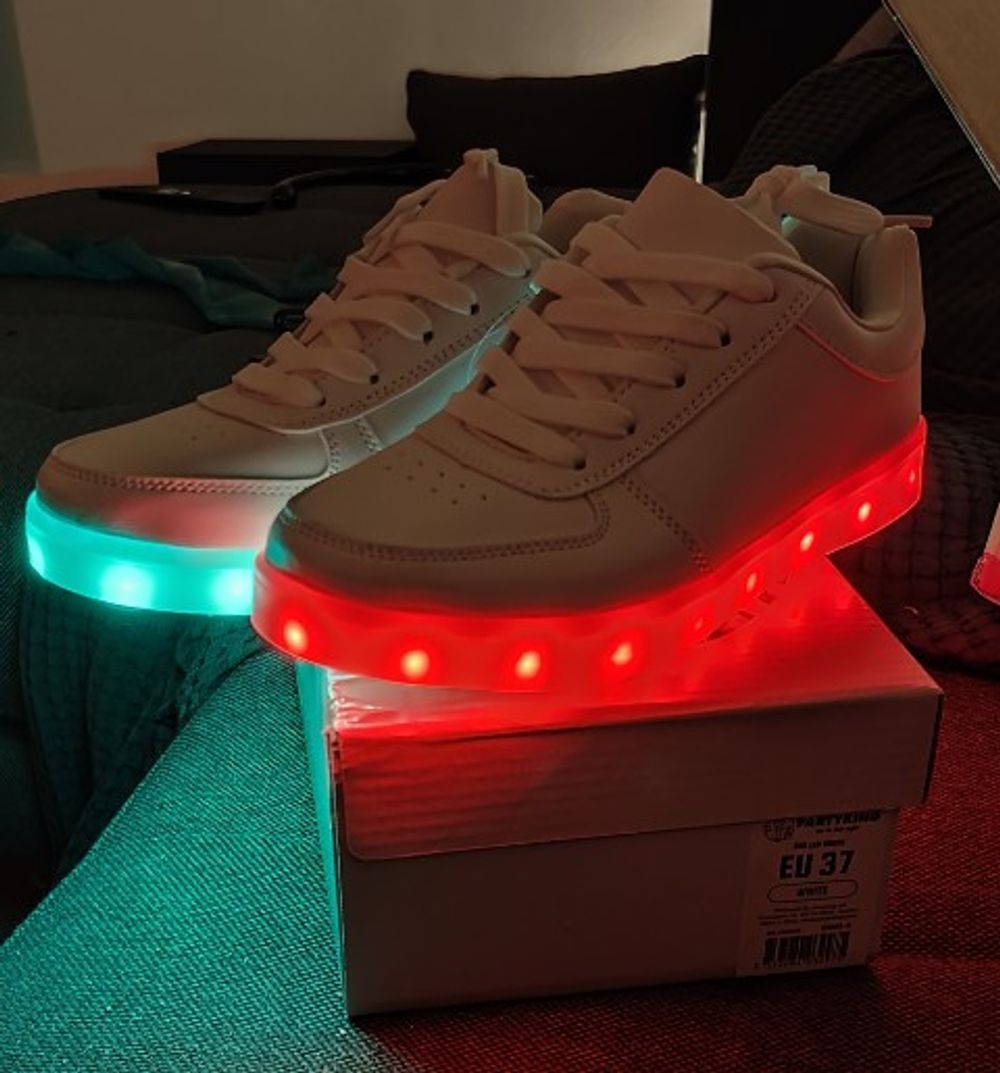 Vita LED Skor