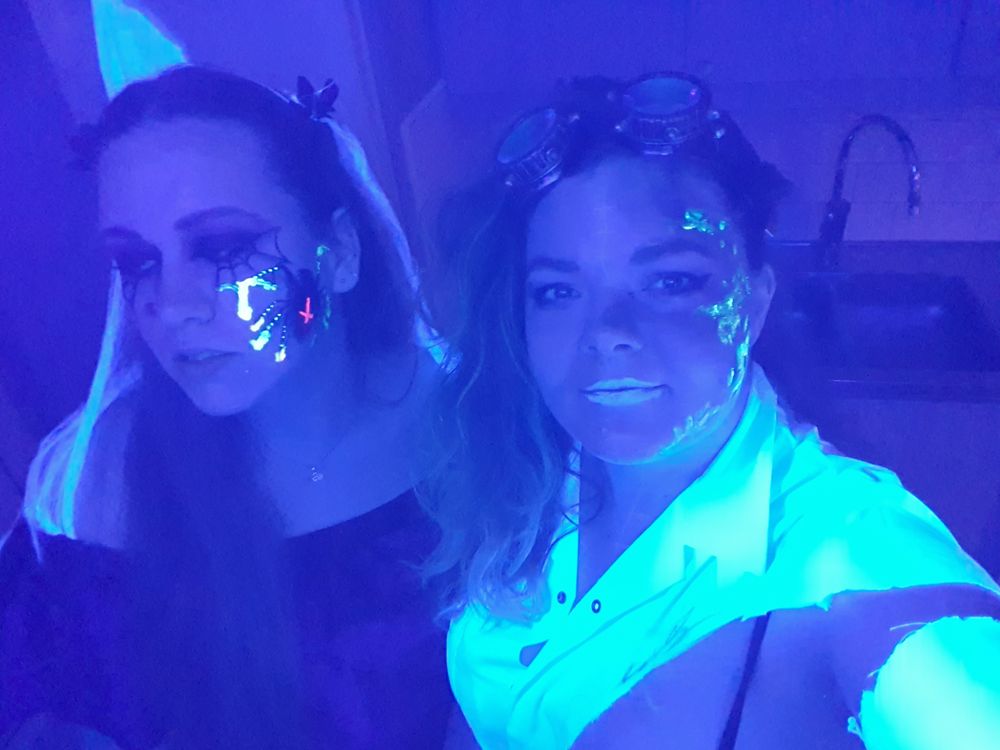 Moon Creations UV Neon Huulipuna