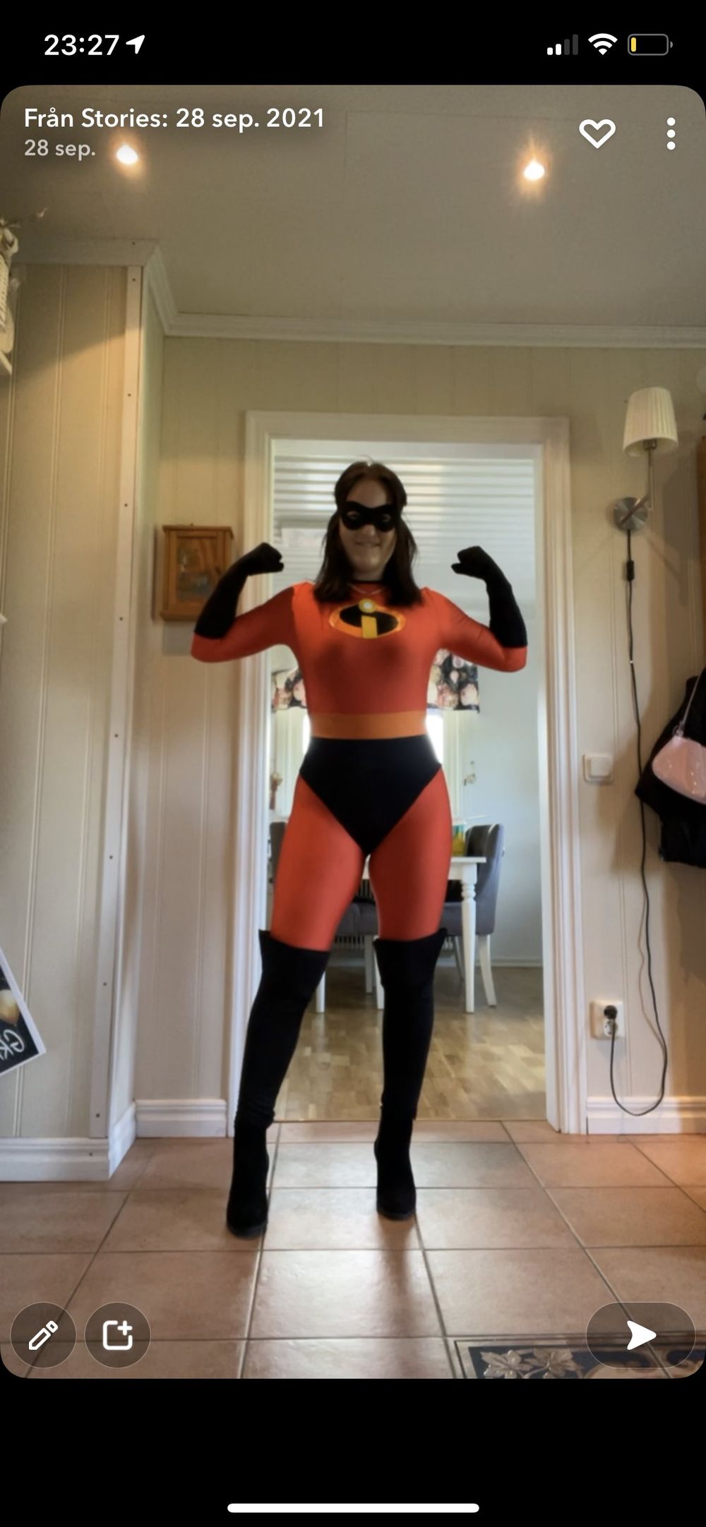 Mrs Incredible Naamiaisasu