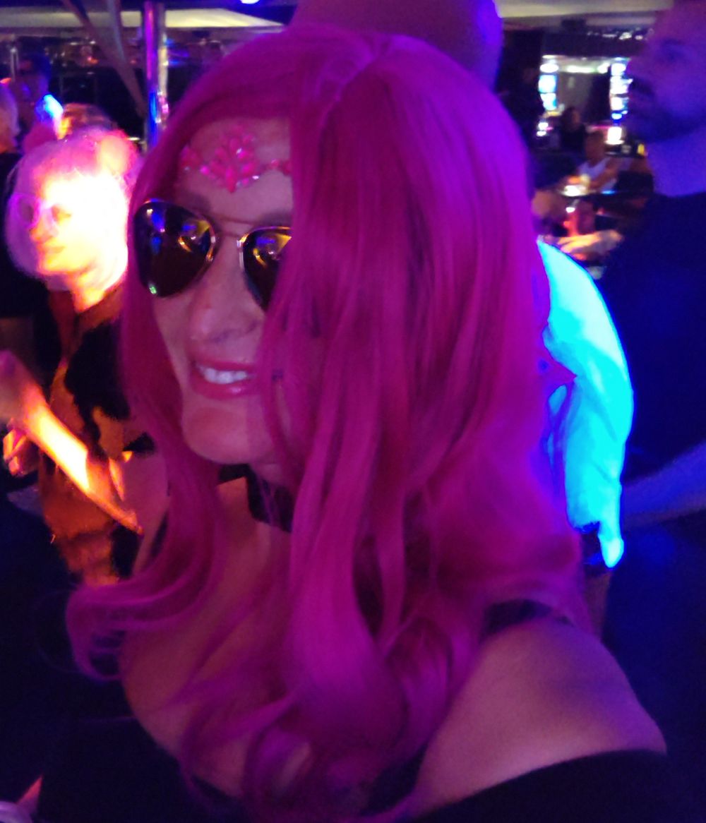 Roxy Lång Fuschia Peruk