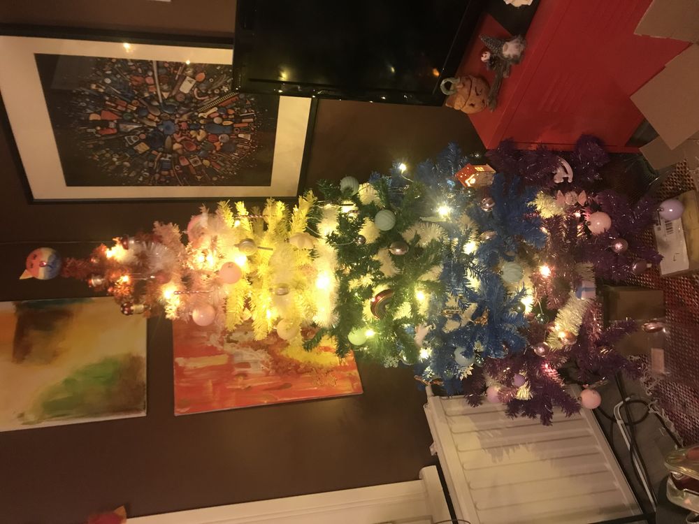Regnbågsfärgad Julgran