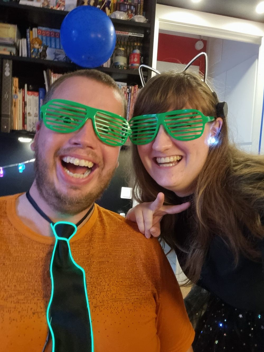 Itsevalaiseva Shutter Shades