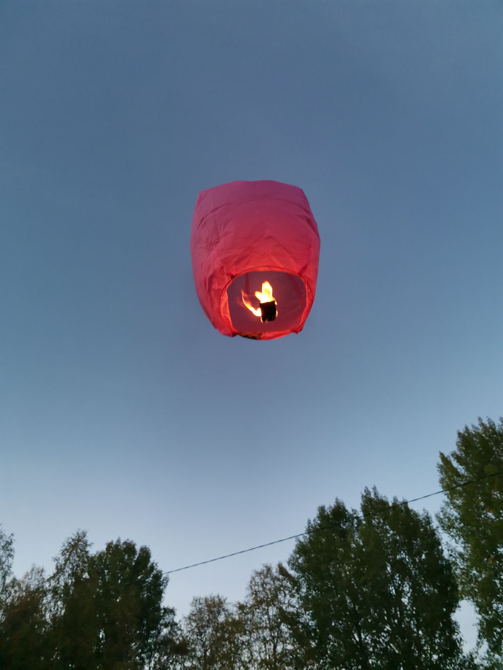 Moniväriset riisilyhdyt
