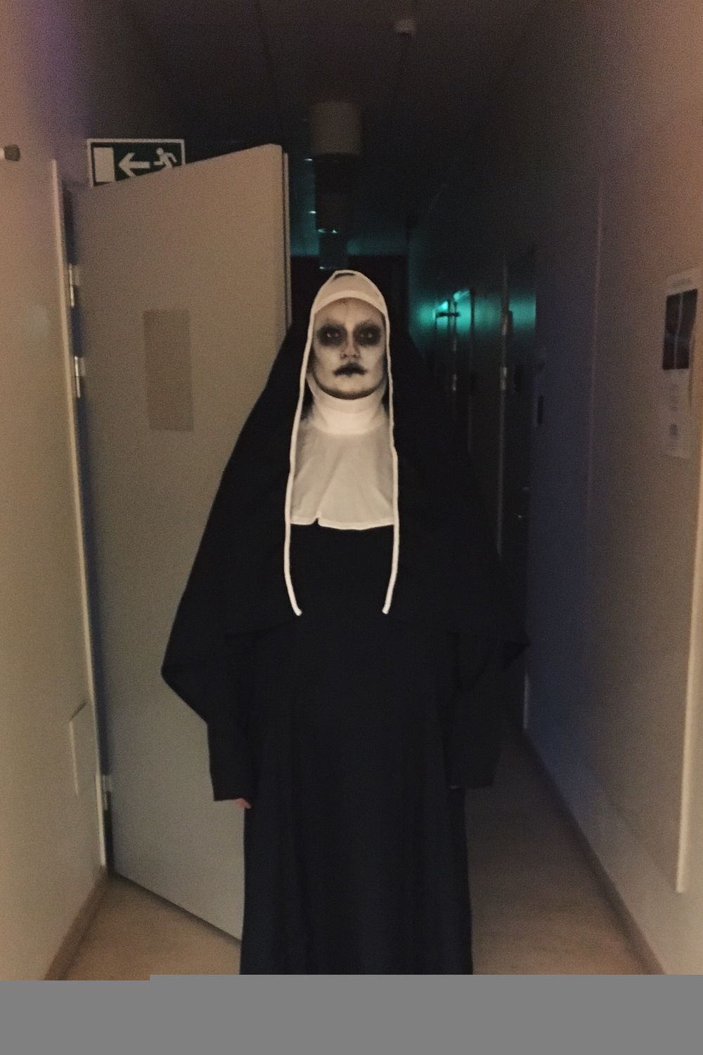 The Nun Deluxe Kostyme