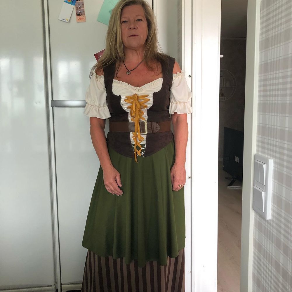 Majatalonemäntä Naamiaisasu