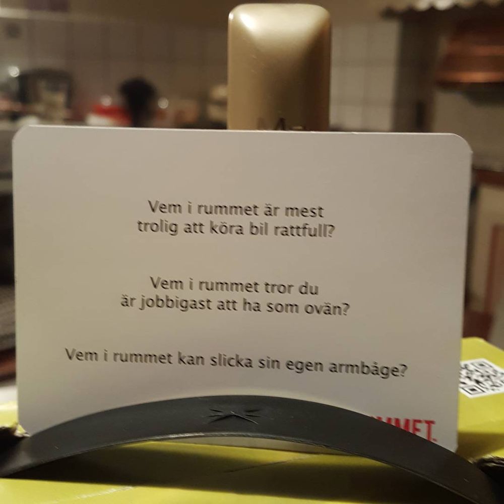Hvem i Rommet ...? Spørrespill