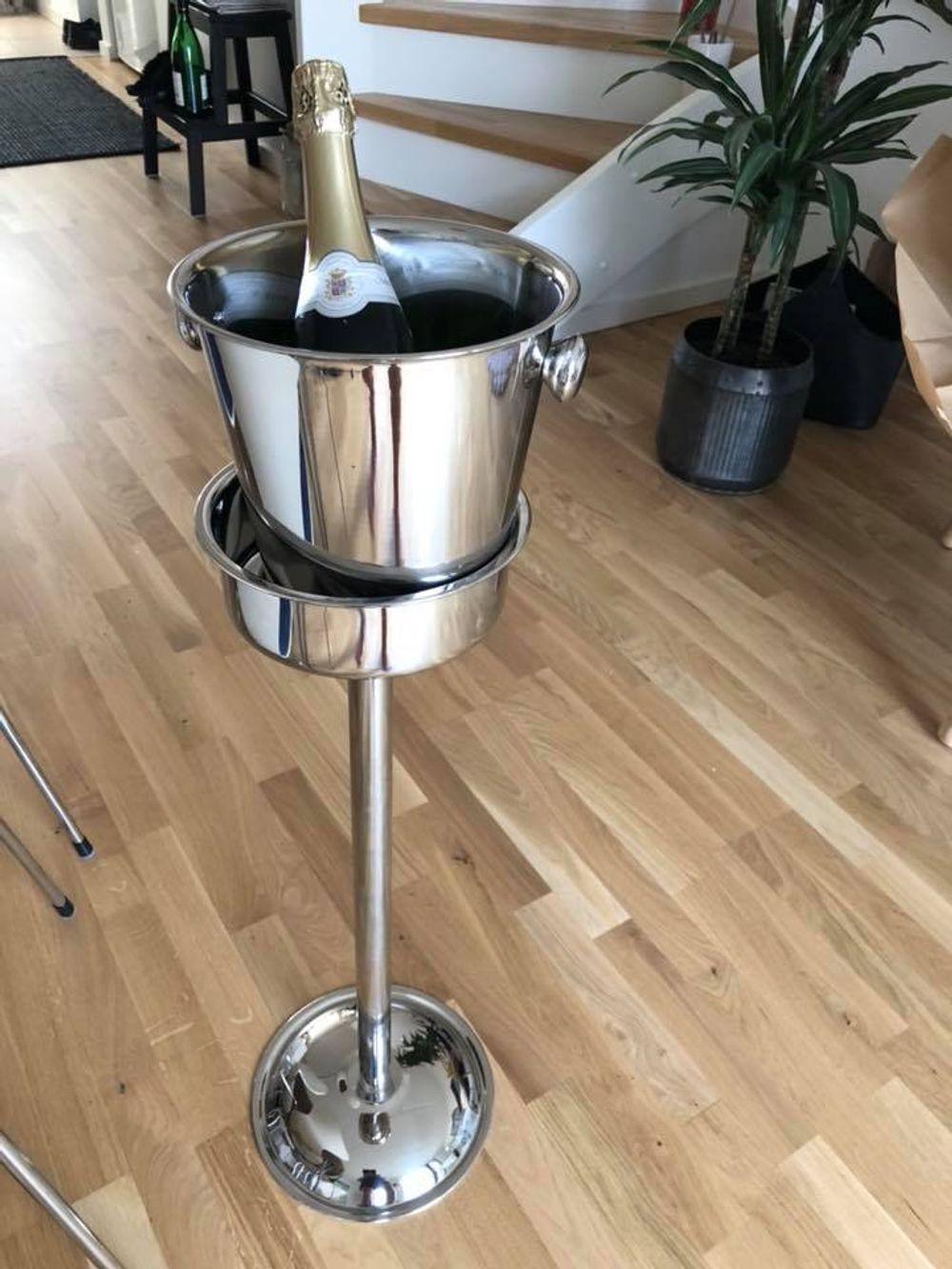 Vinhink med Golvställ
