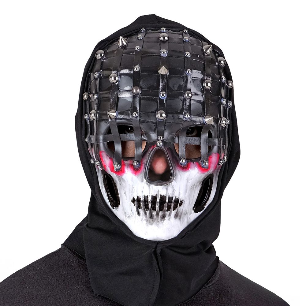 Uhyggelig maske med nitter og hætte