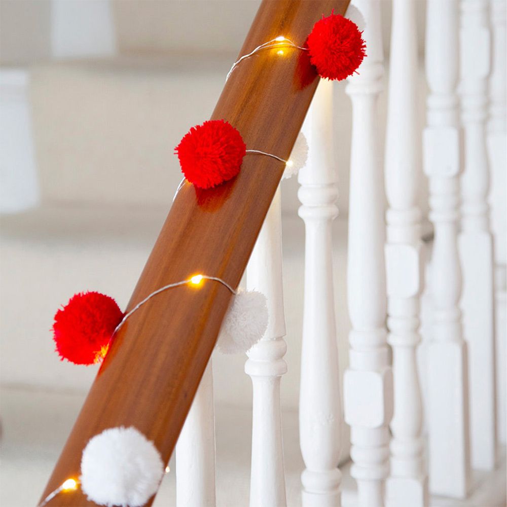 LED Guirlande Pompoms Rød/Hvid