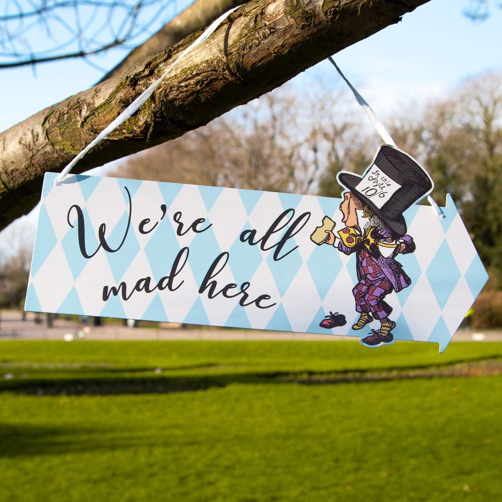Skilte med Tekst Alice Wonderland