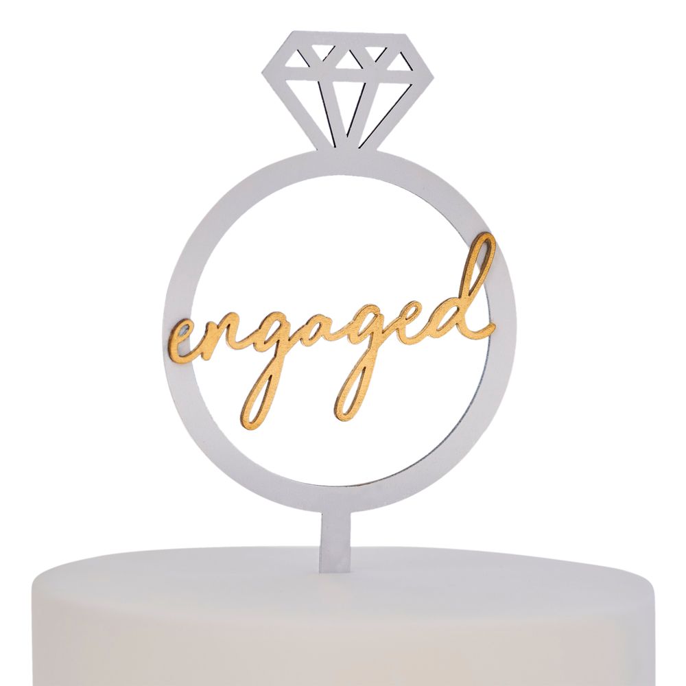 Kakkukoriste Engaged Puuta