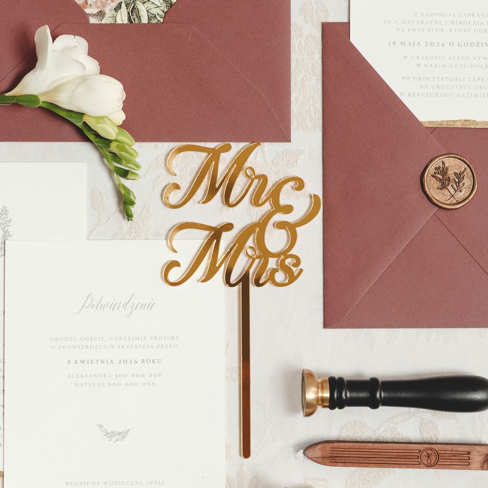 Mr & Mrs -kakkukoriste kultaisesta akryylista