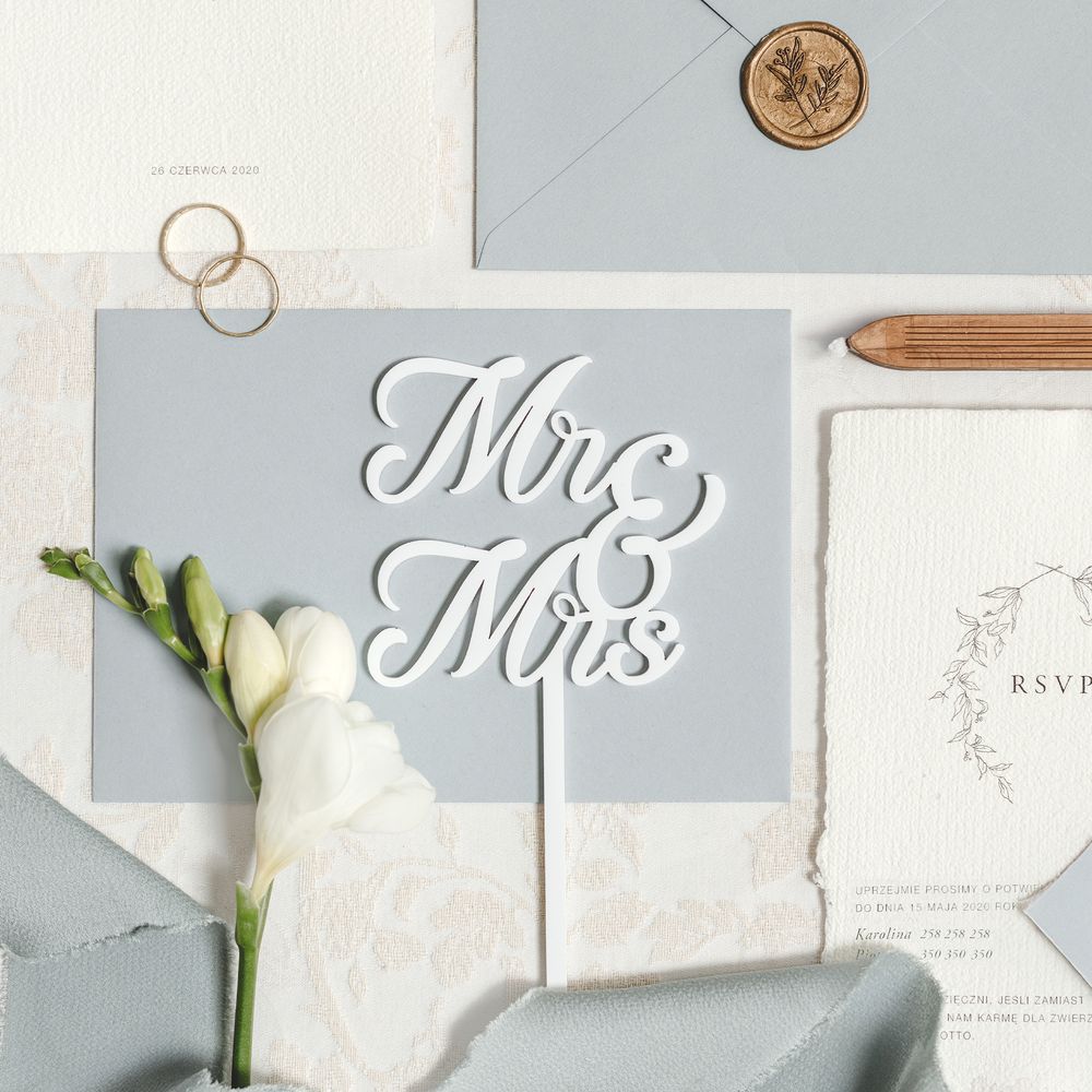 Mr & Mrs -kakkukoriste valkoista akryylia