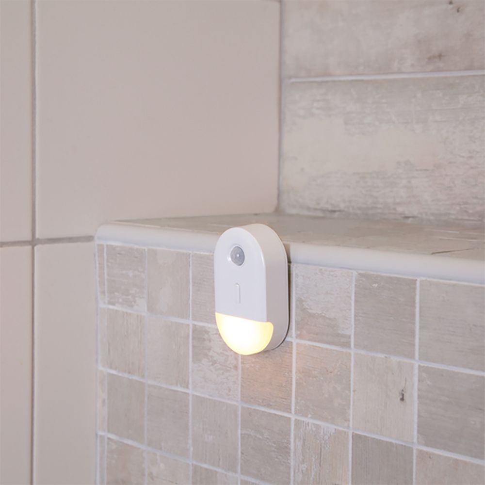 Liiketunnistimella Varustettu WC-valo