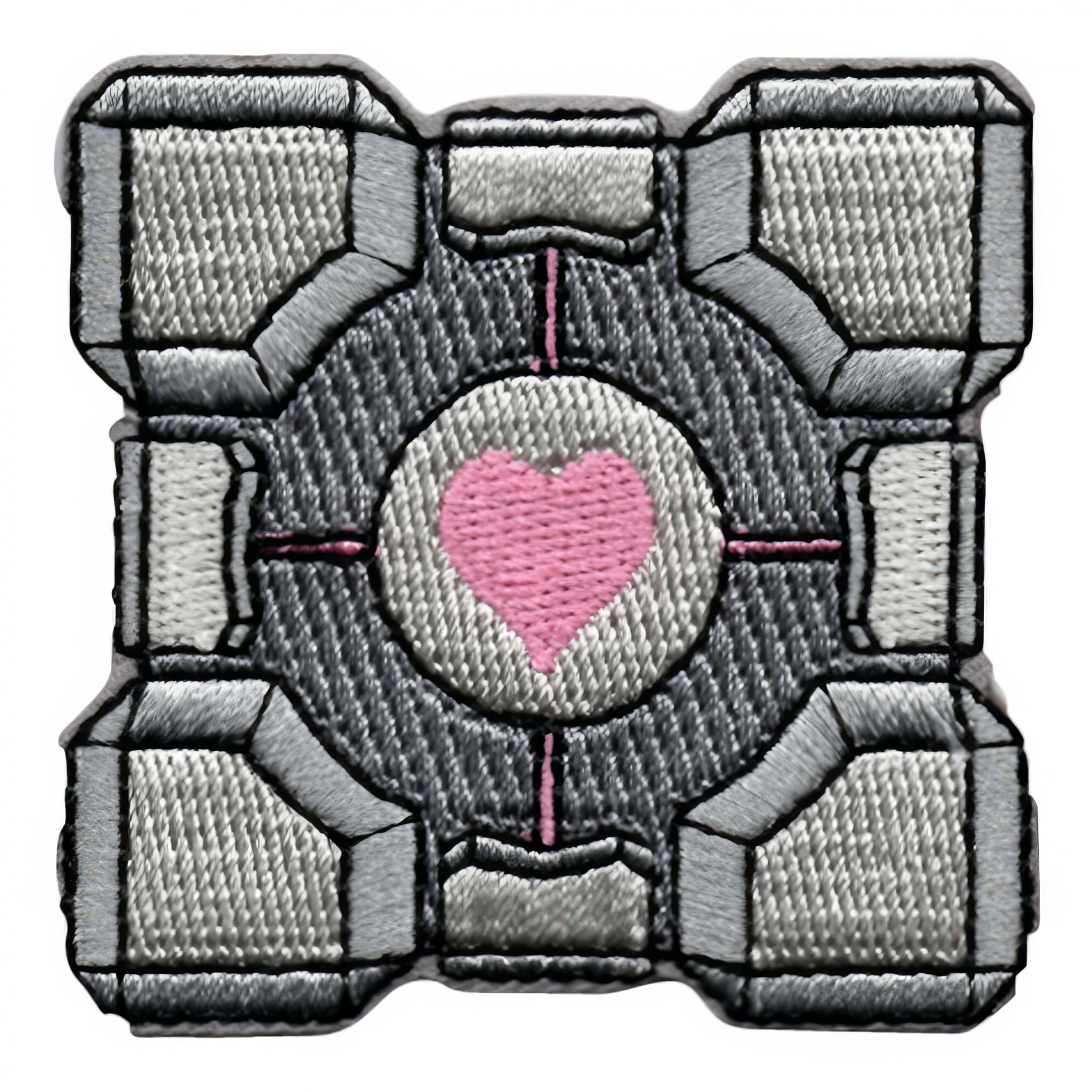 Tygmärke Companion Cube | Hem - Roliga Prylar - Accessoarer - Tygmärken | Pryloteket
