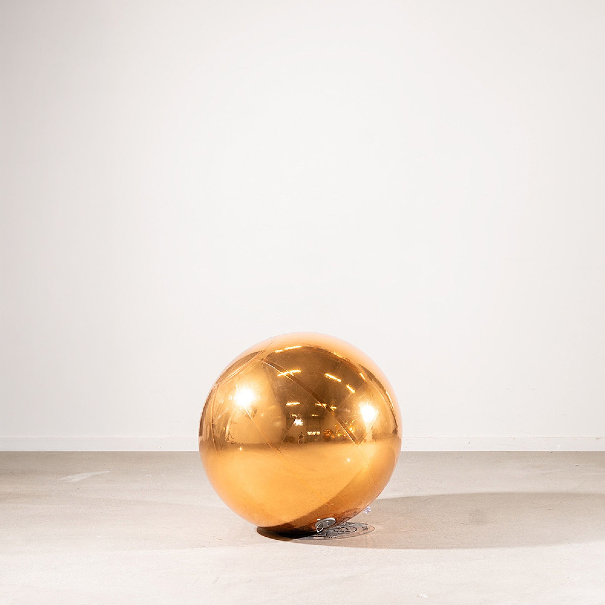 Oppustelig Spejlkugle Guld - 60 cm