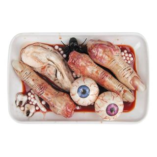 Blodige Kroppsdele på Fad