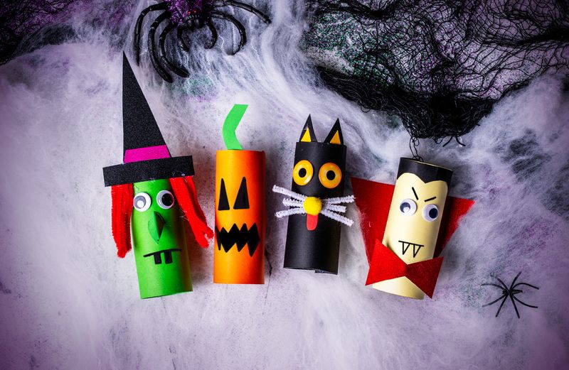 Halloween-hahmoja vessapaperirullista
